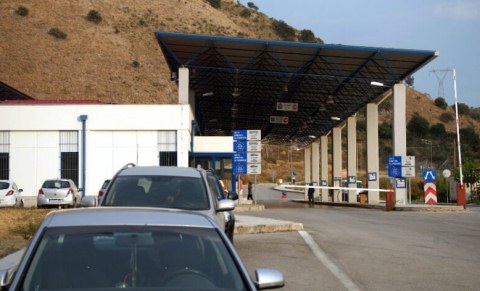 Hapet dogana e Qafebotes: Orari dhe numri i personave qe do lejohen